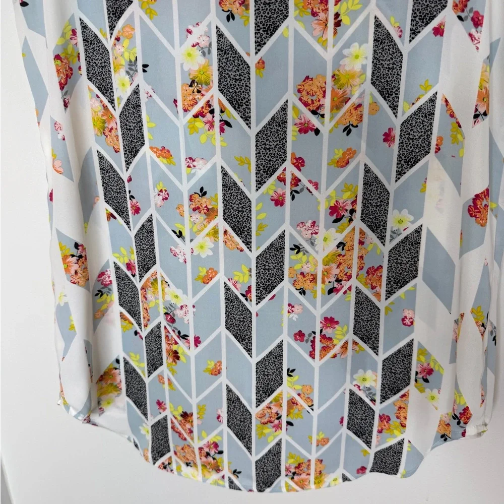 CAbi Multicolor Geometric Floral Sleeveless Lightweight Blouse Size Medium - Picture 9 of 14